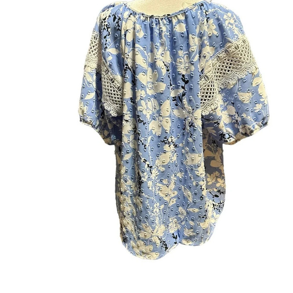 Adrienne Vittadini women's size 1X blue and white floral blouse - Picture 3 of 5